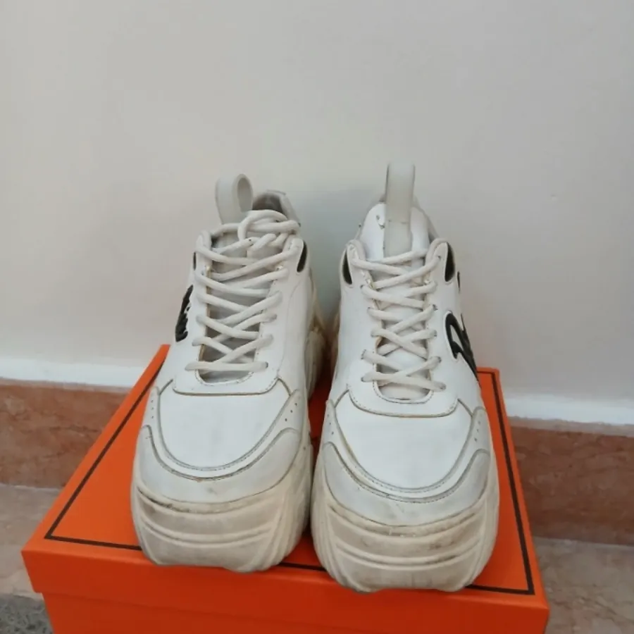 کتونی خارجی