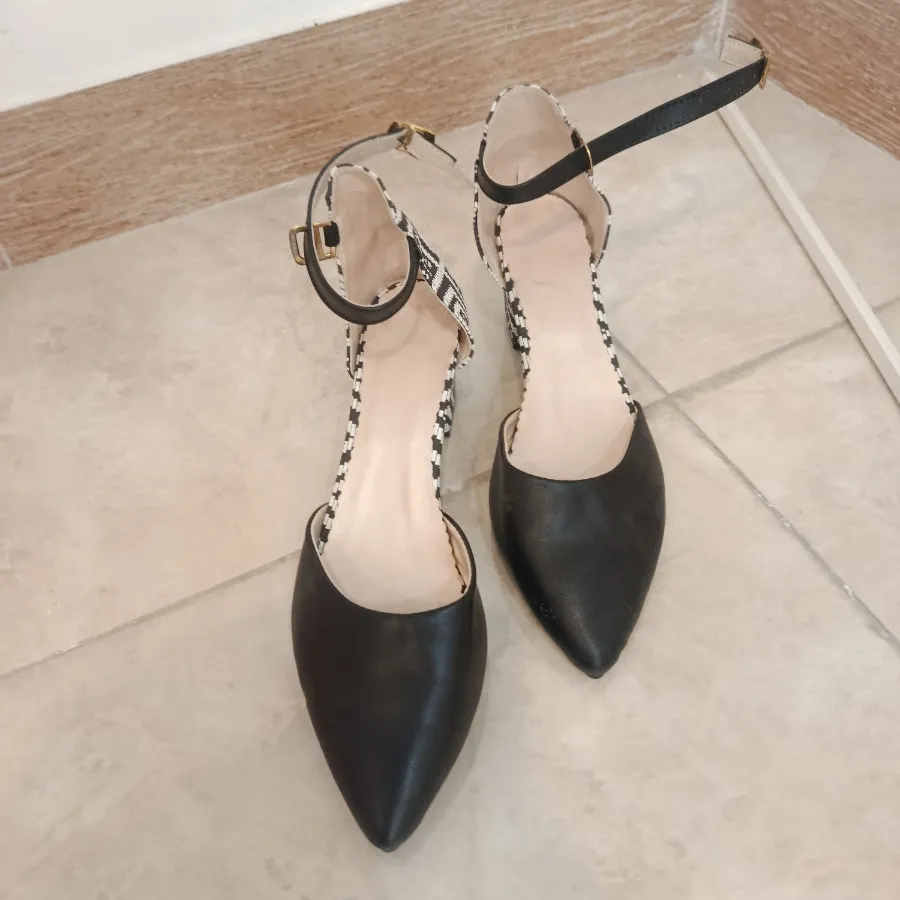 کفش پاشنه دار