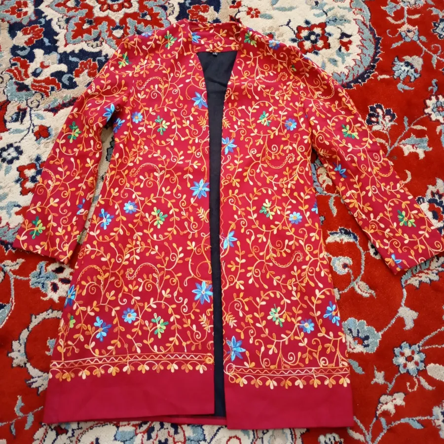 مانتو سوزندوزی قرمز