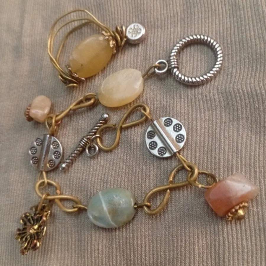 دستبند دستساز نگین دار