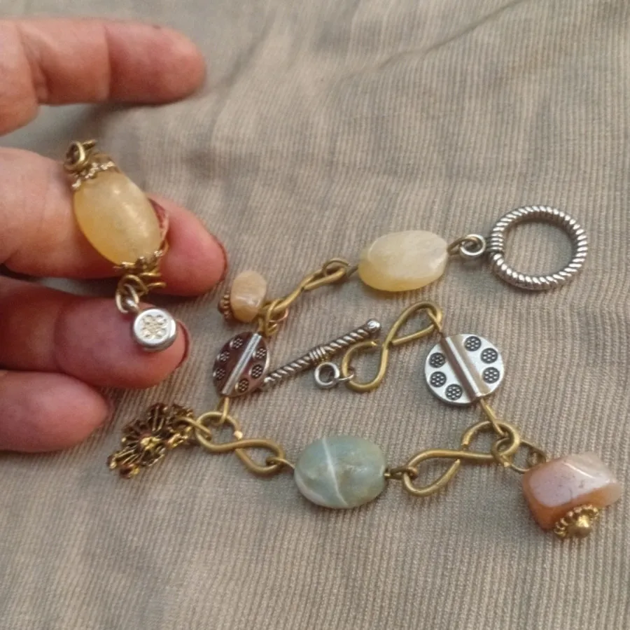 دستبند دستساز نگین دار