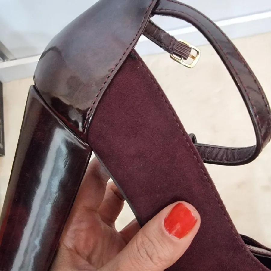 کفش پاشنه دار زرشکی