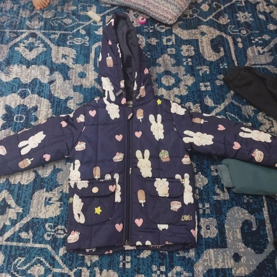 تعدادی لباس و ....