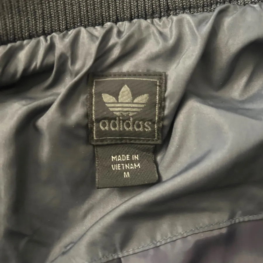 کاپشن ادیداس