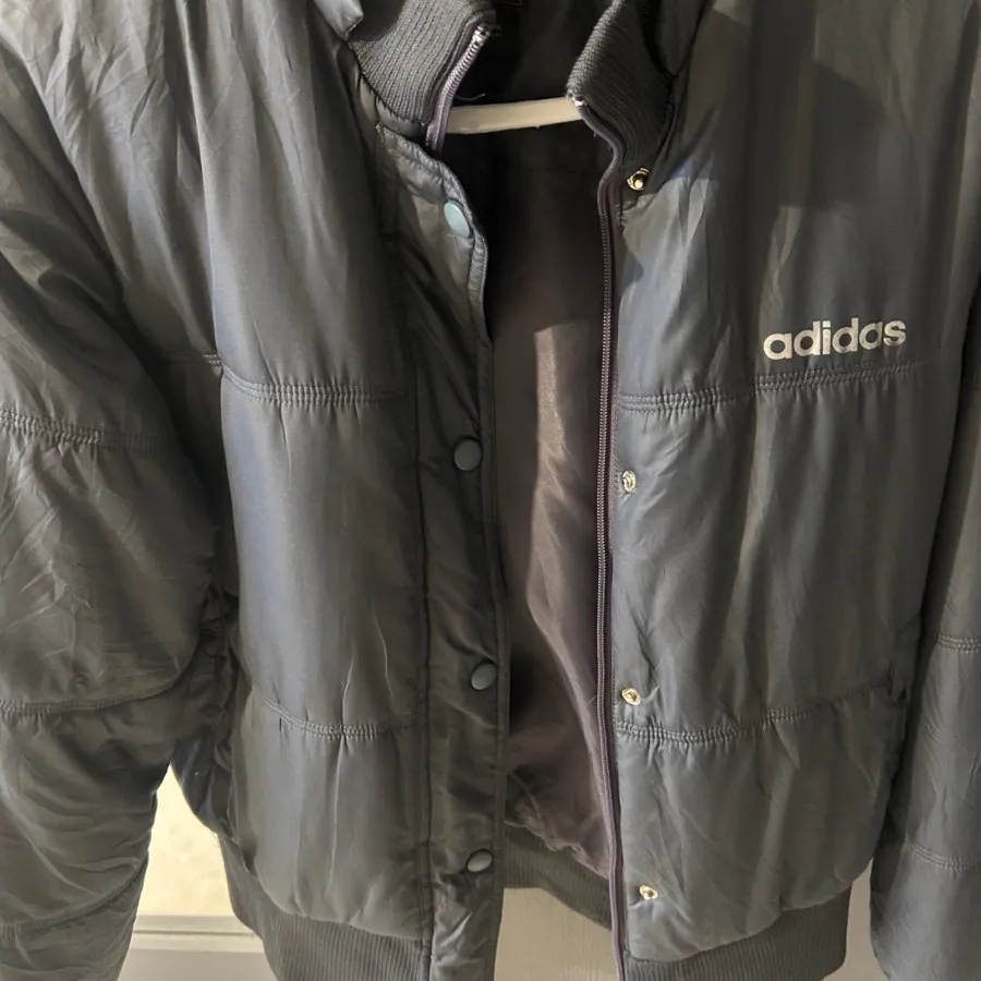 کاپشن ادیداس