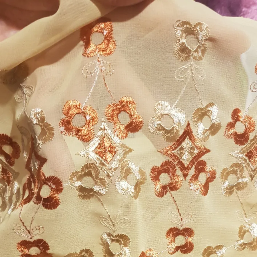 پارچه حریر گلدوزی شده