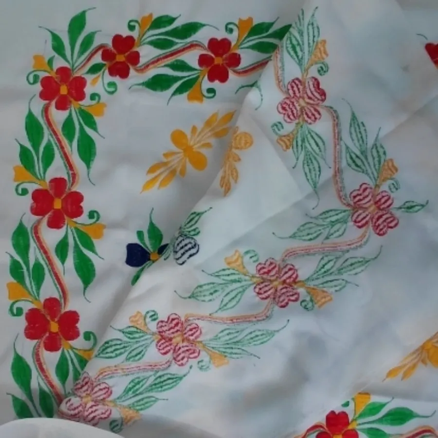 پارچه گلدوزی شده