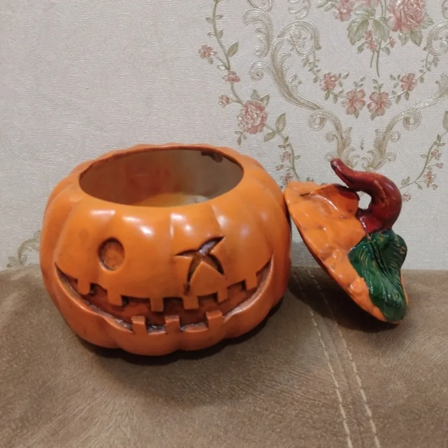 ظرف کدو در دار طرح هالوین
