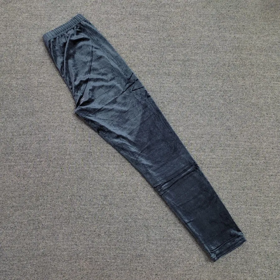 لگ مخمل خاکستری