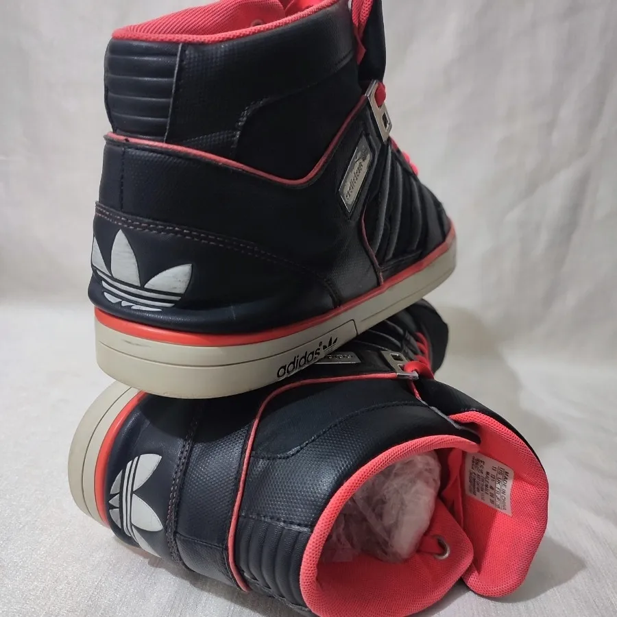 کتونی اورجینال ادیداس