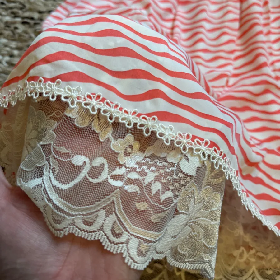 پیراهن صورتی دانتل