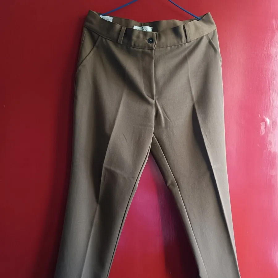 شلوار قهوه‌ای