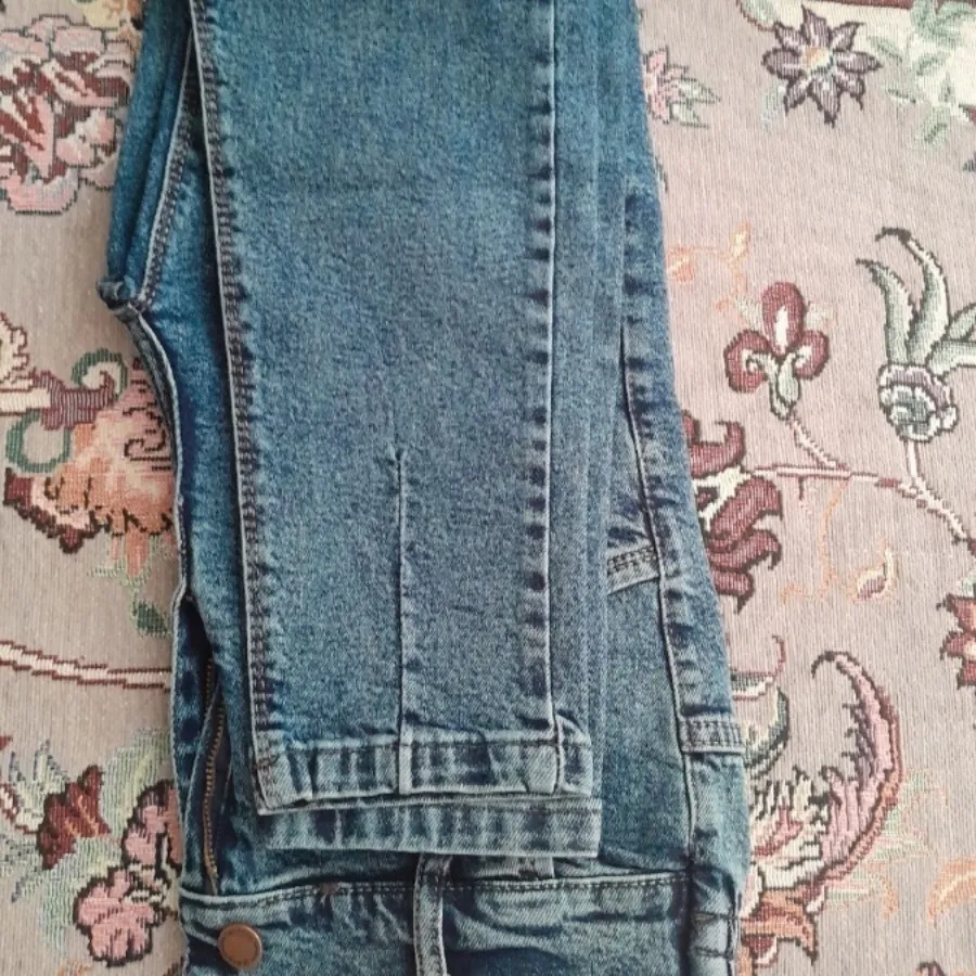 شلوار اسکینی لی