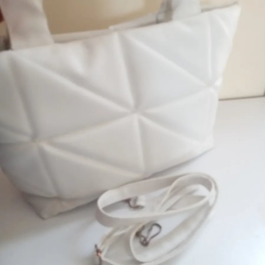 کیف پفکی سفید