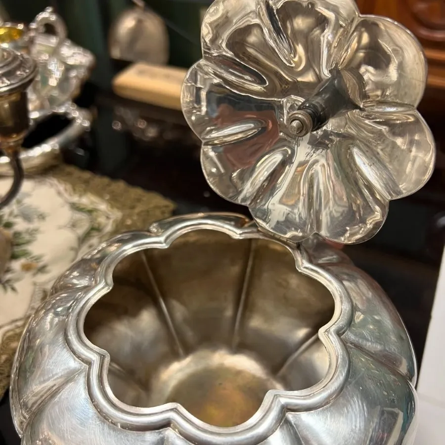 قوری آنتیک مارکدار