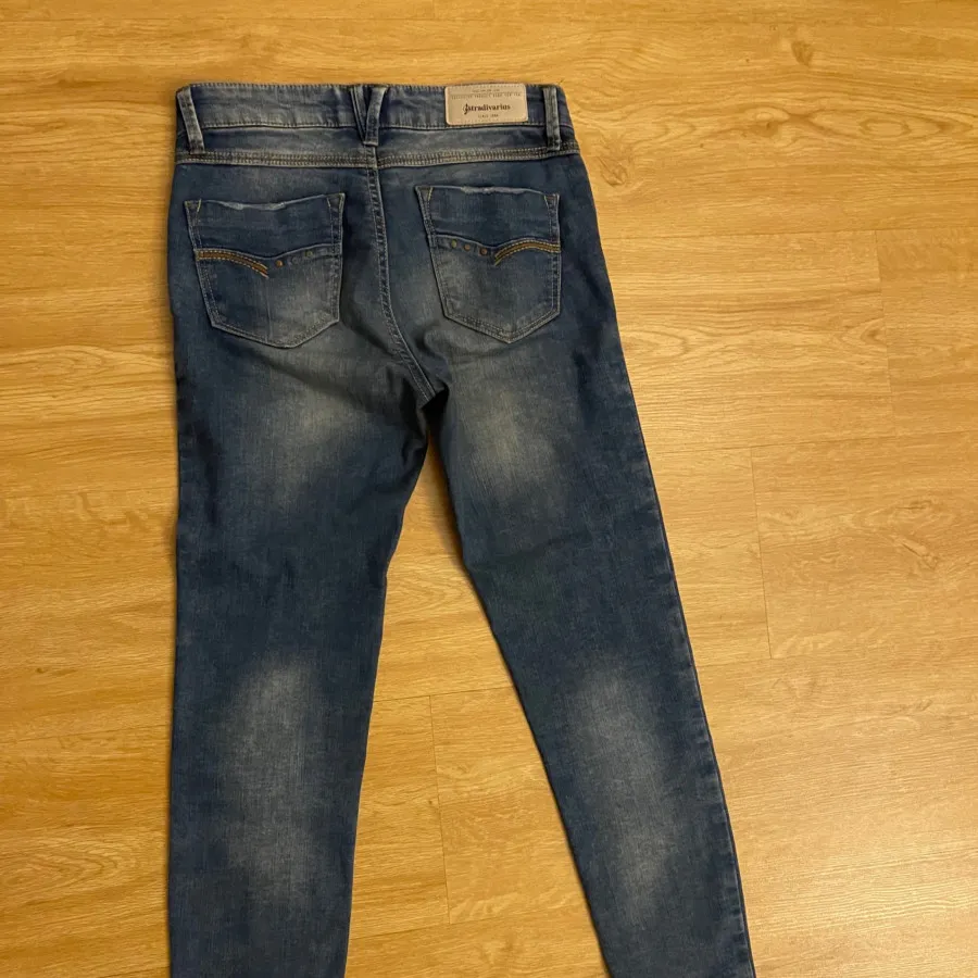 شلوار جین استرادیواریوس