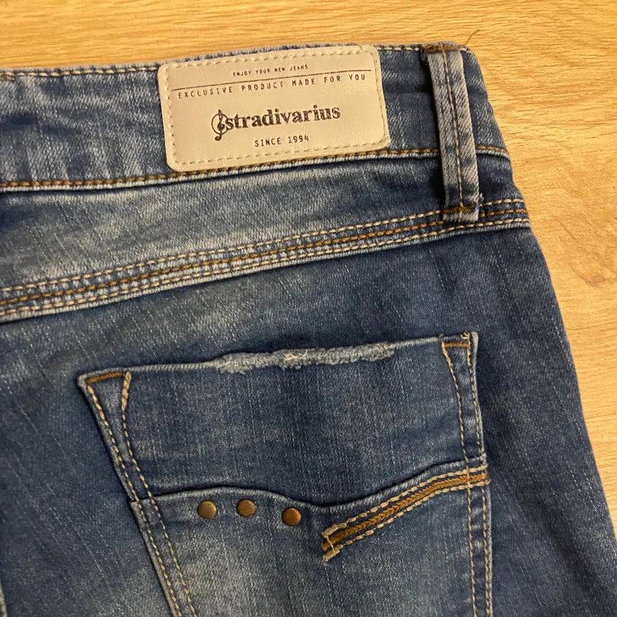 شلوار جین استرادیواریوس