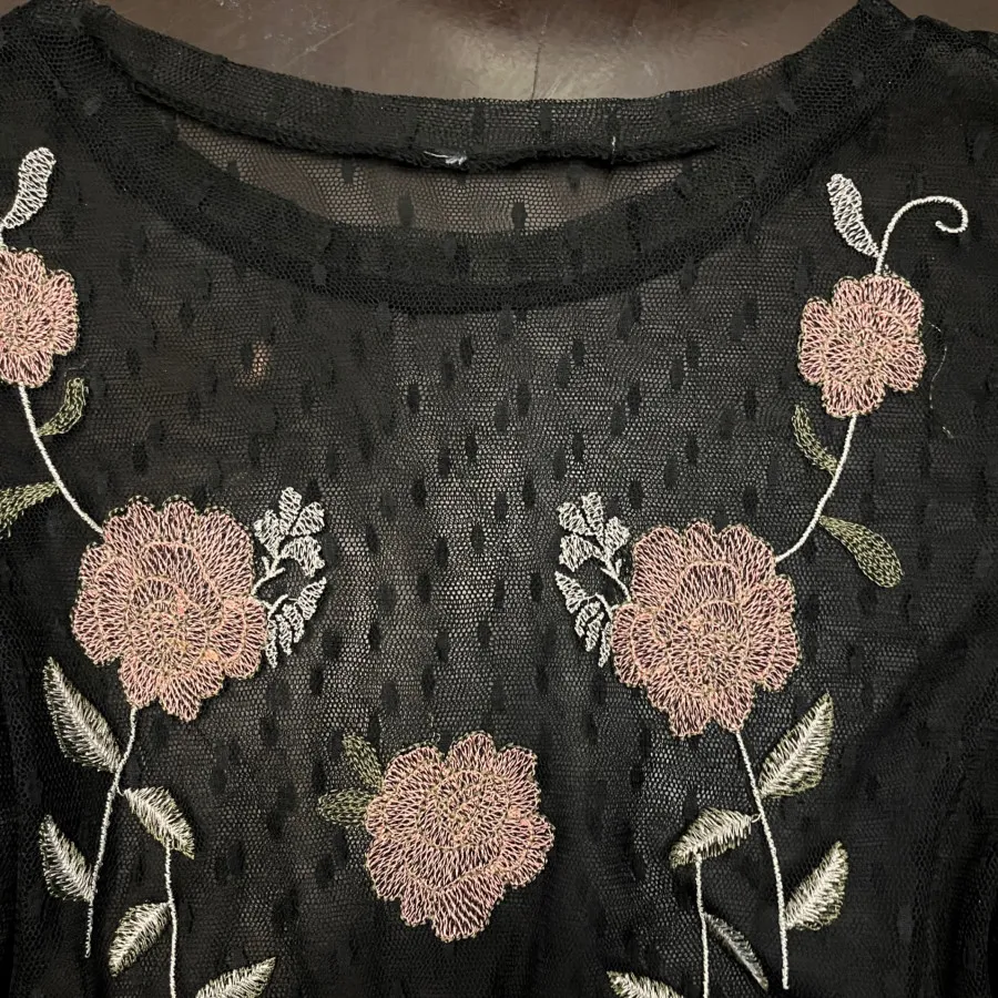 بلوز تور و گلدوزی