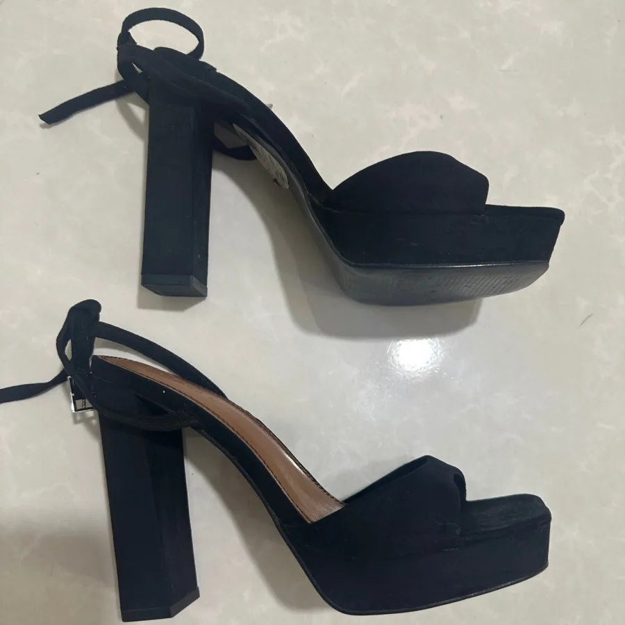 کفش پاشنه‌دار خارجی