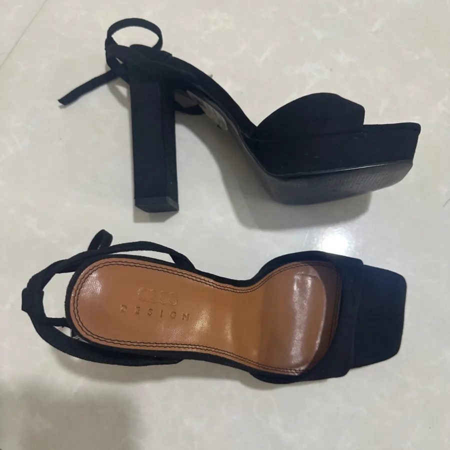 کفش پاشنه‌دار خارجی