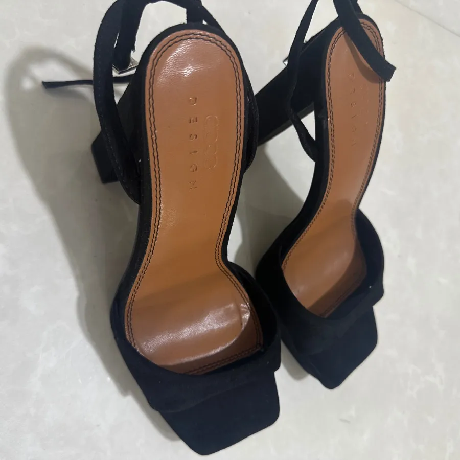 کفش پاشنه‌دار خارجی