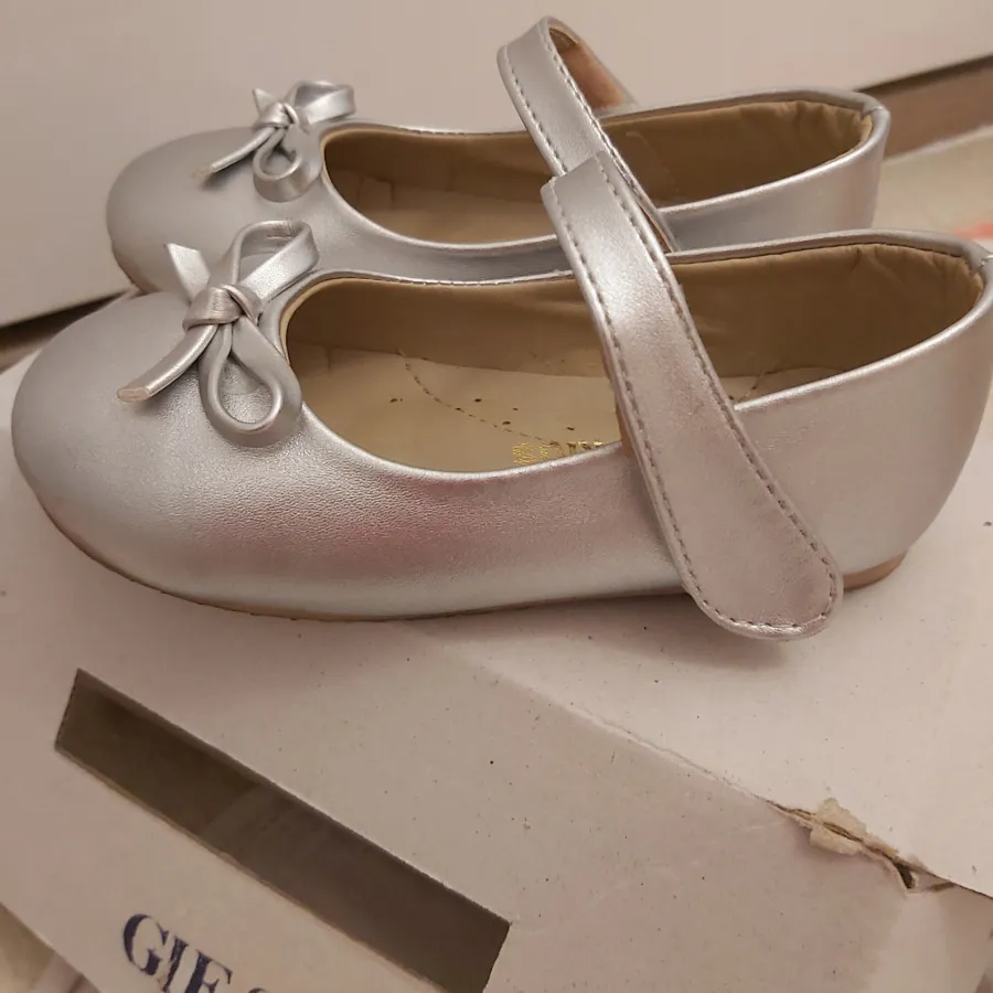 کفش مجلسی دخترانه نقره ای