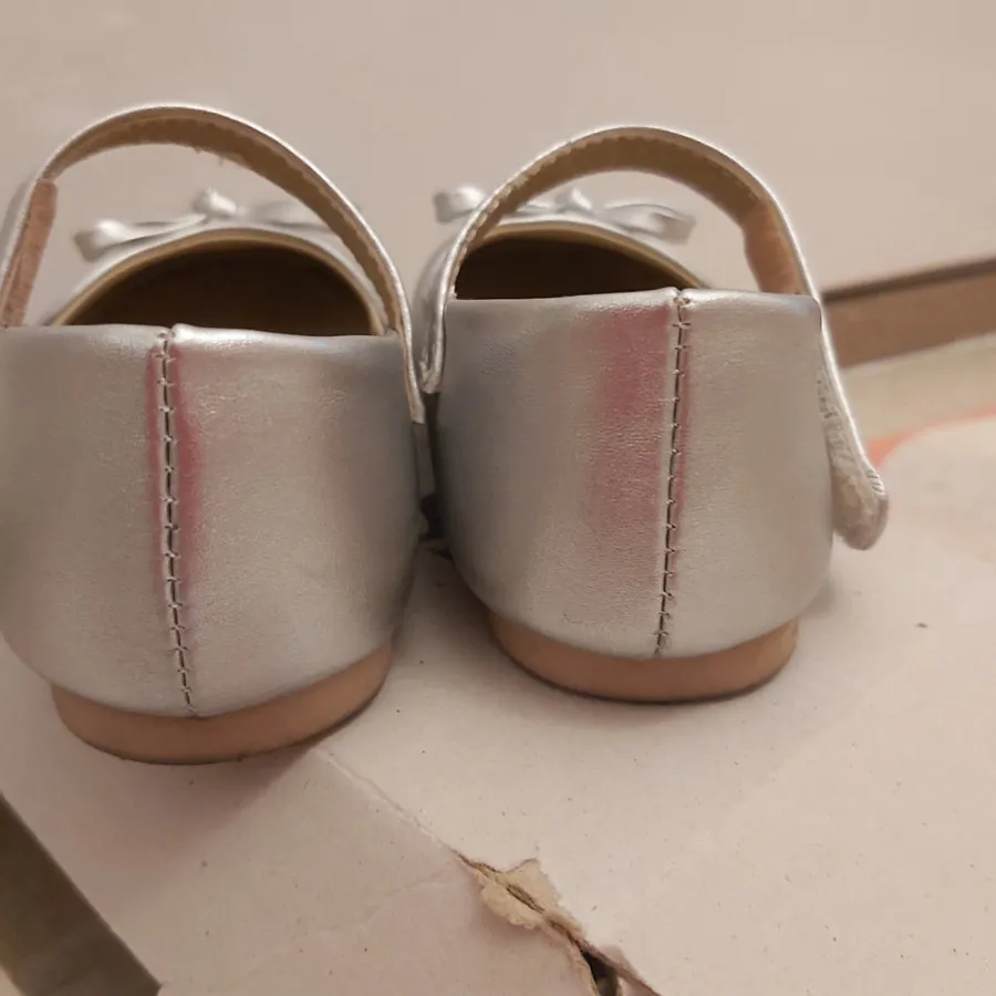 کفش مجلسی دخترانه نقره ای