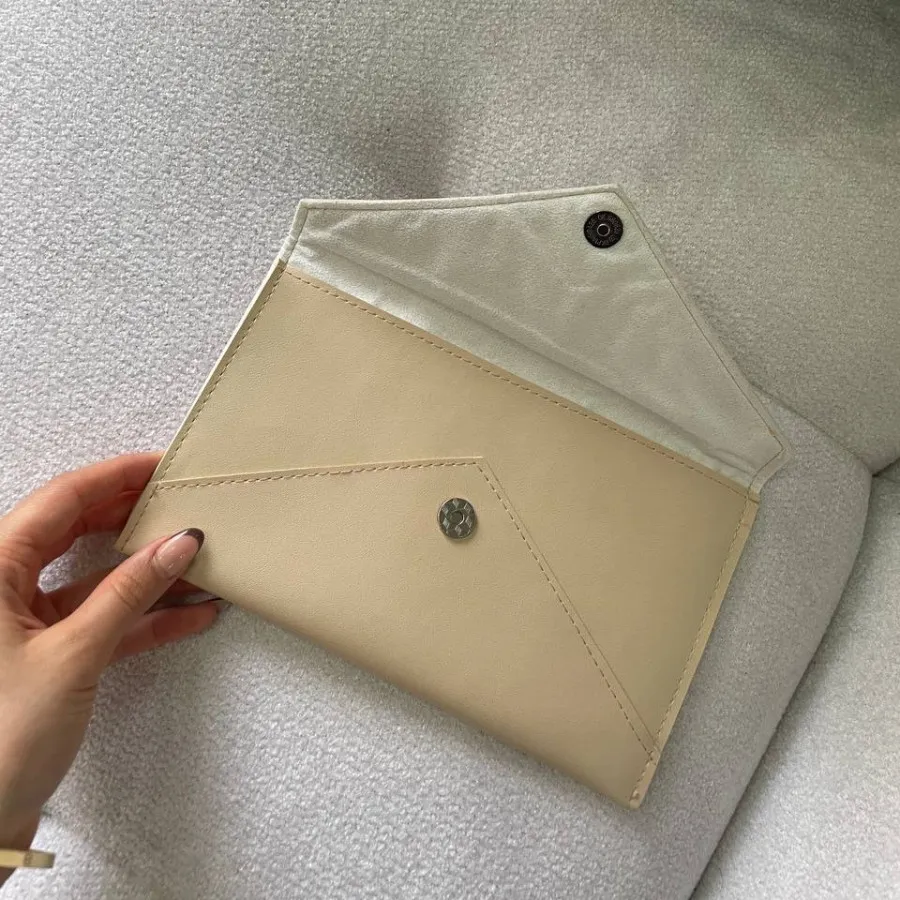 کیف دستی کرم