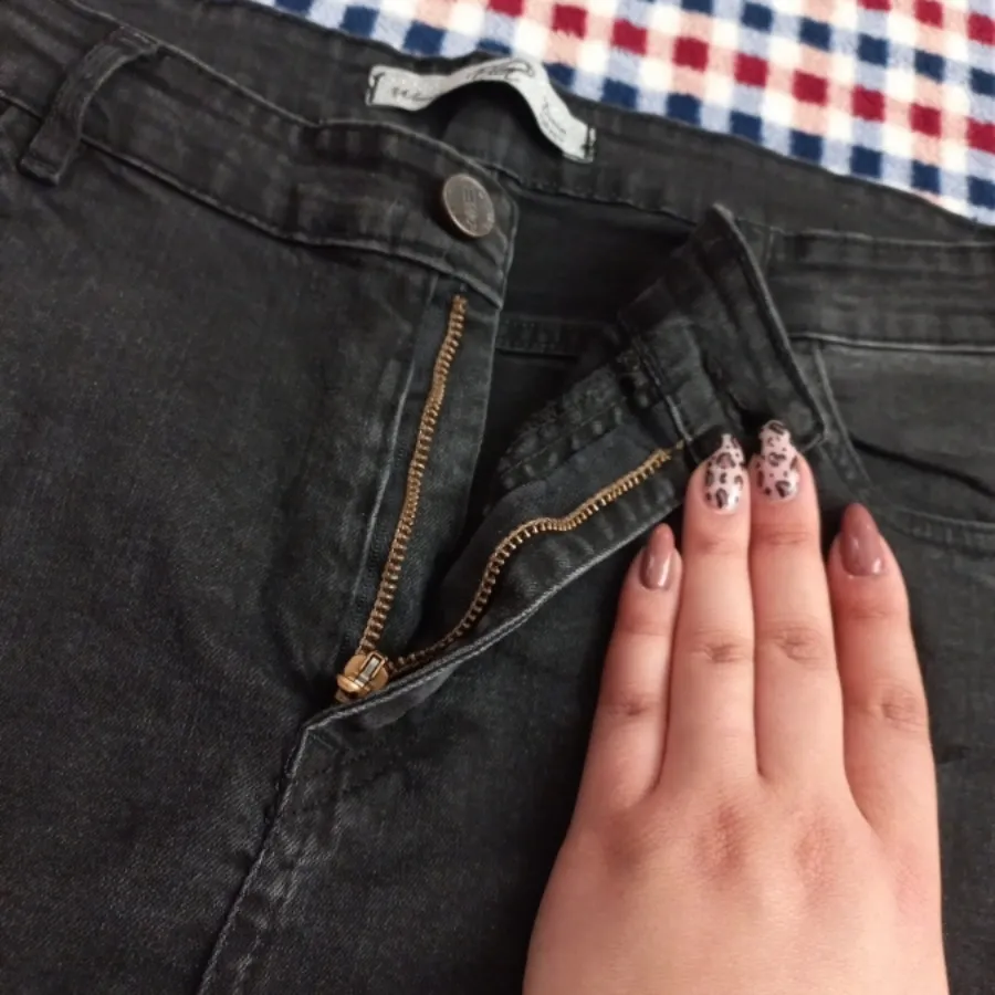 شورتک جین زغالی