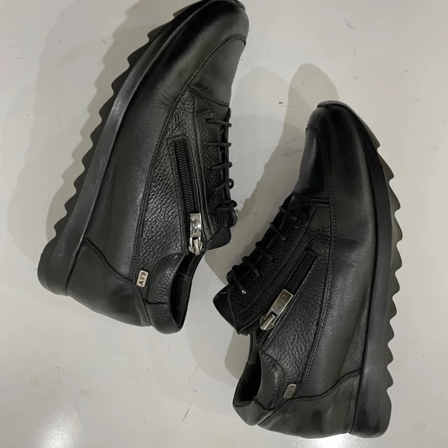 کتونی چرم برند r&w