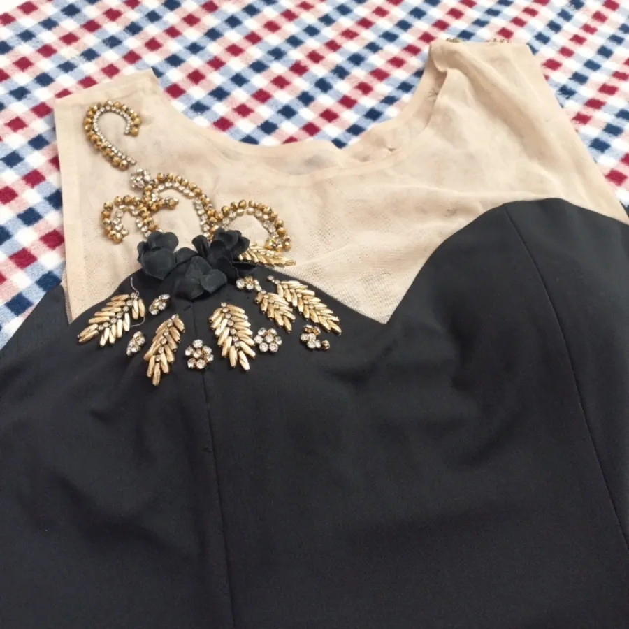 پیراهن دست دوزی