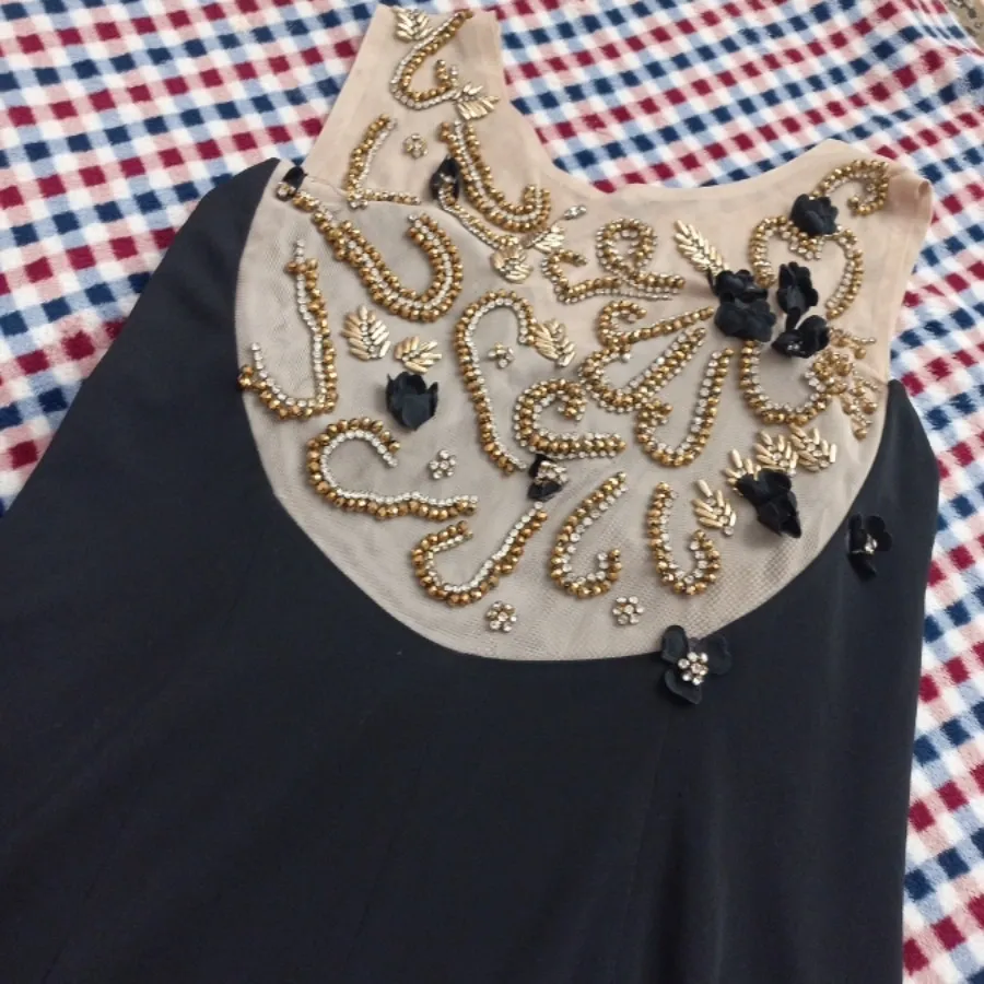 پیراهن دست دوزی