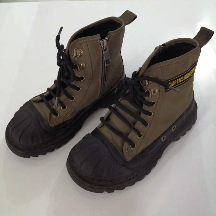 بوت بچه گانه