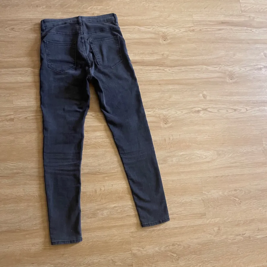 شلوار جین اچچ ان اممم