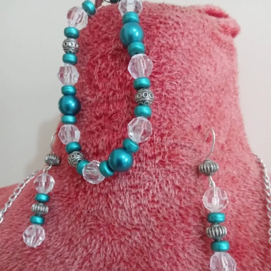 گردنبند و گوشواره ....