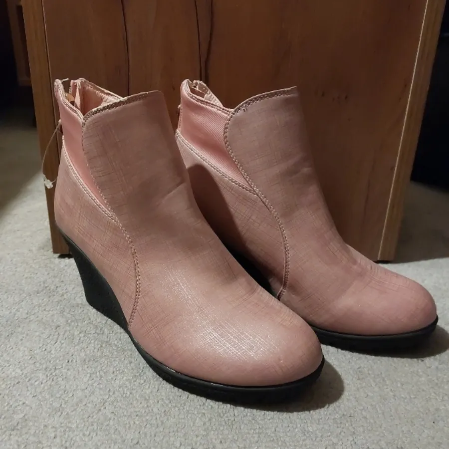 چکمه زنانه صورتی