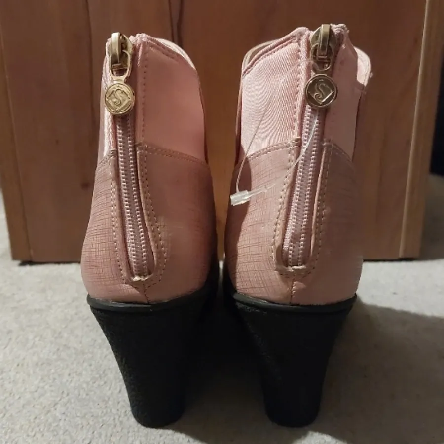 چکمه زنانه صورتی