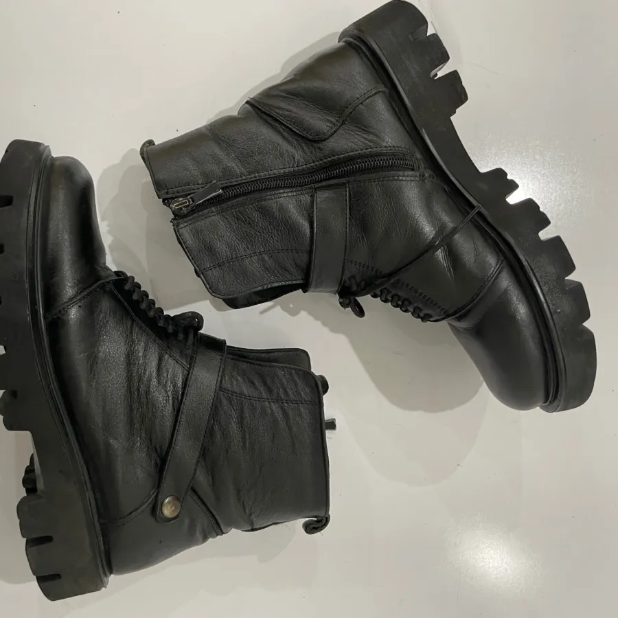 نیم بوت چرم پاندورا