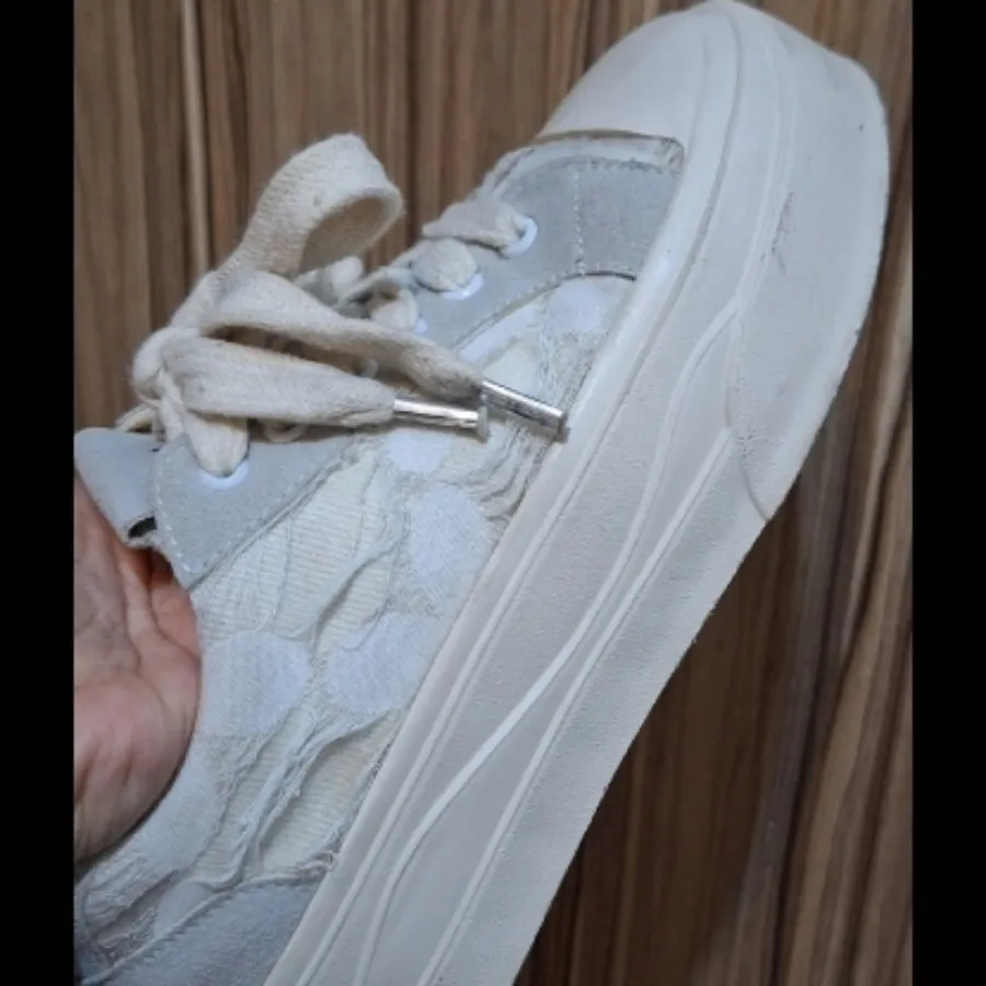 کتونی زاپ دار