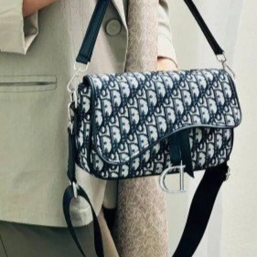 کیف پاسپورتی طرح D