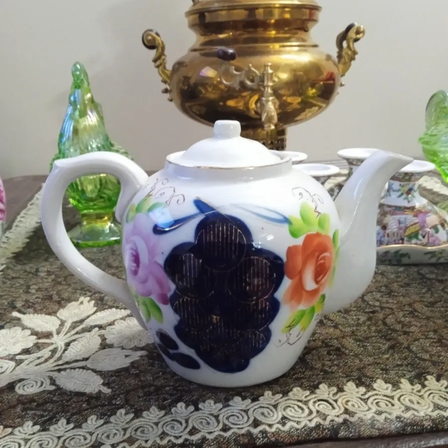 قوری قدیمی انگوری