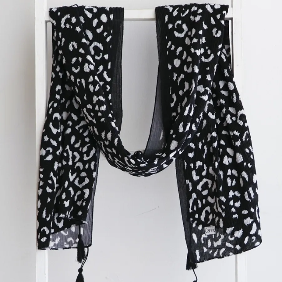 شال مشکی پلنگی و خامه دوز