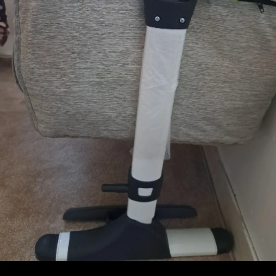 تخت کنار مادر زویه