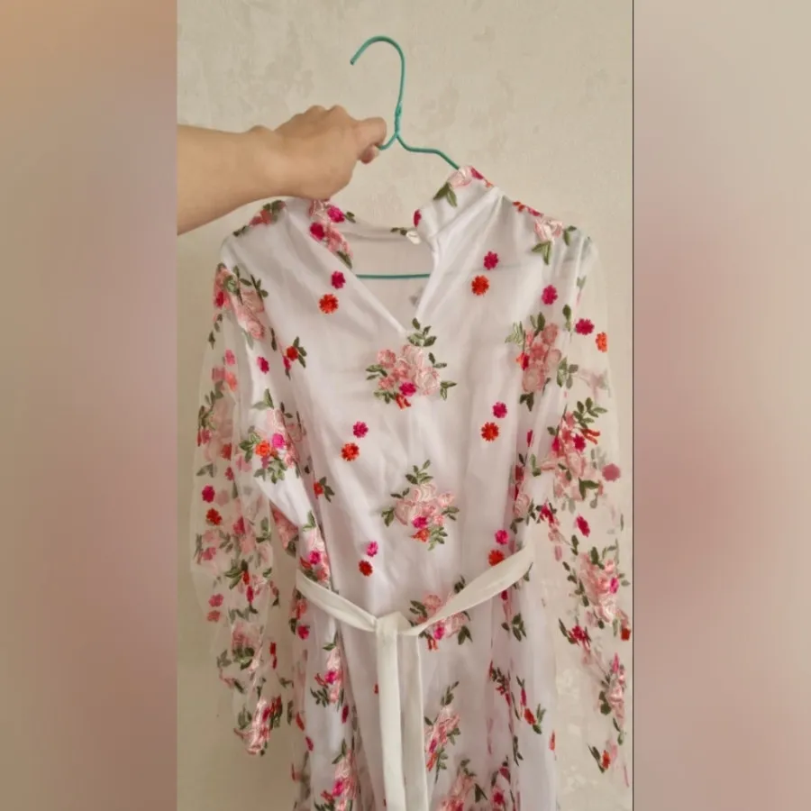 پیراهن گلدوزی سفید