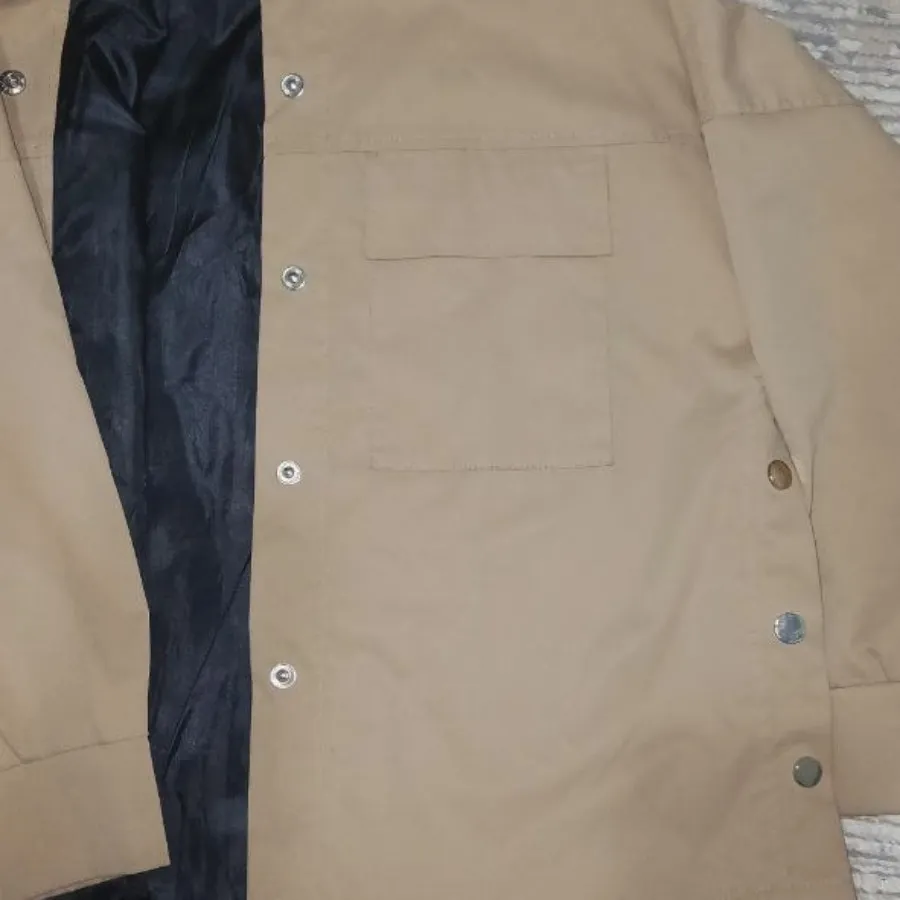 کت بارانی بغل دکمه دار