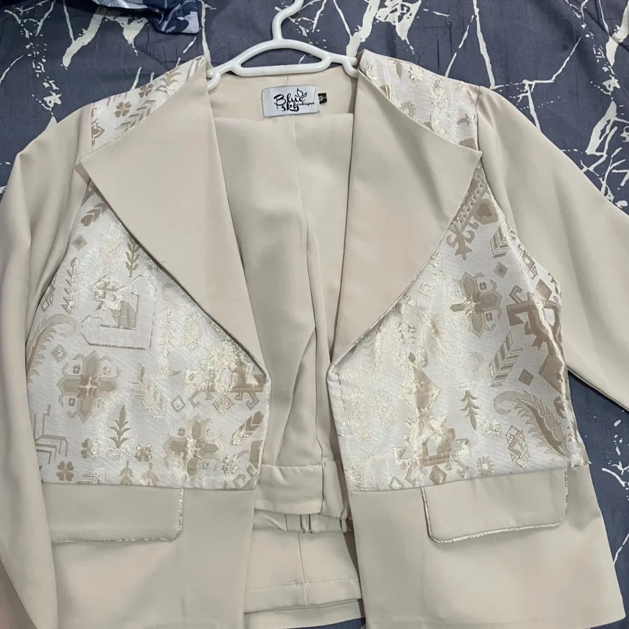 کت و شلوار کرم