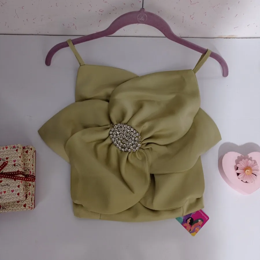 کراپ مدل گل