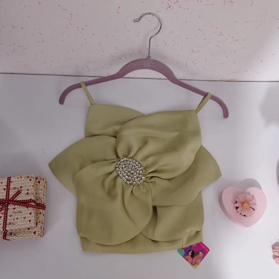 کراپ مدل گل