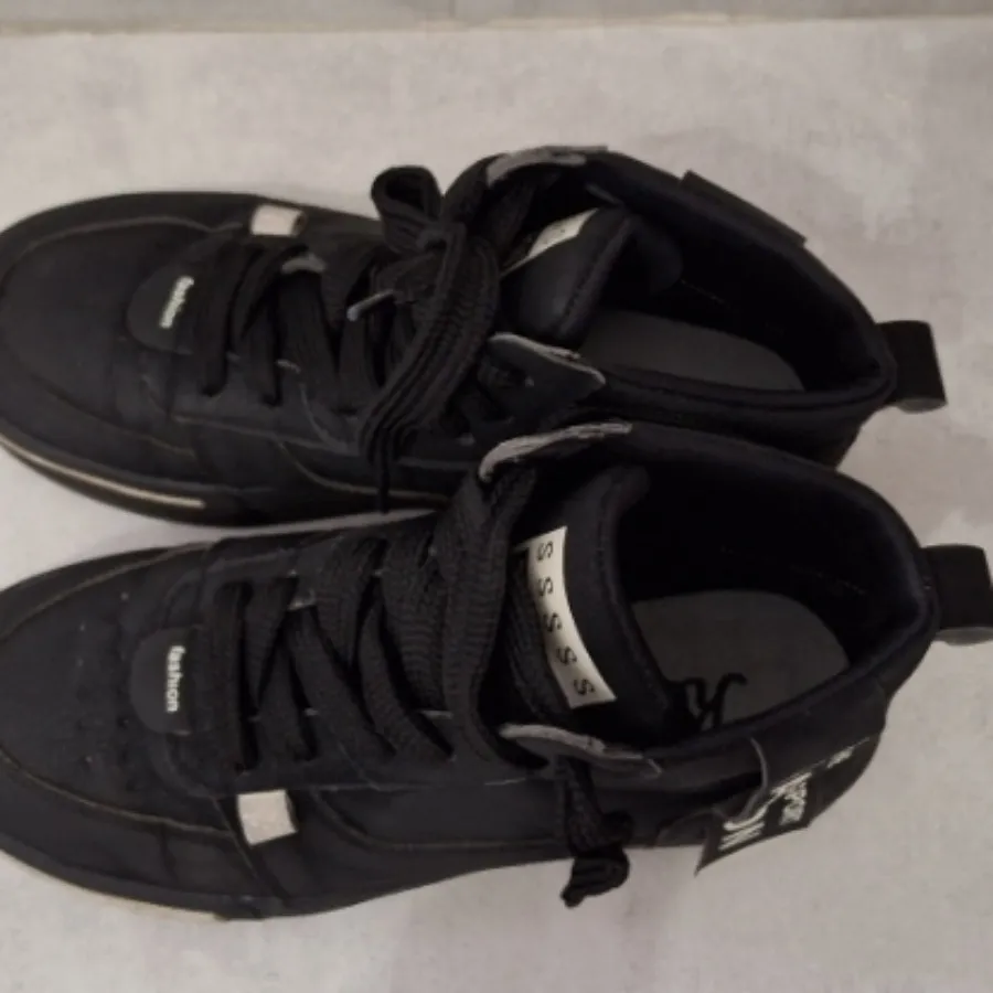 کفش اسپرت ساق‌دار مشکی