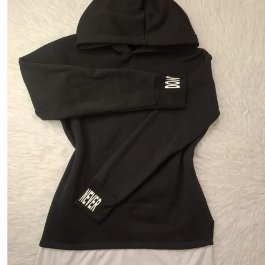 هودی کلاهدار مشکی